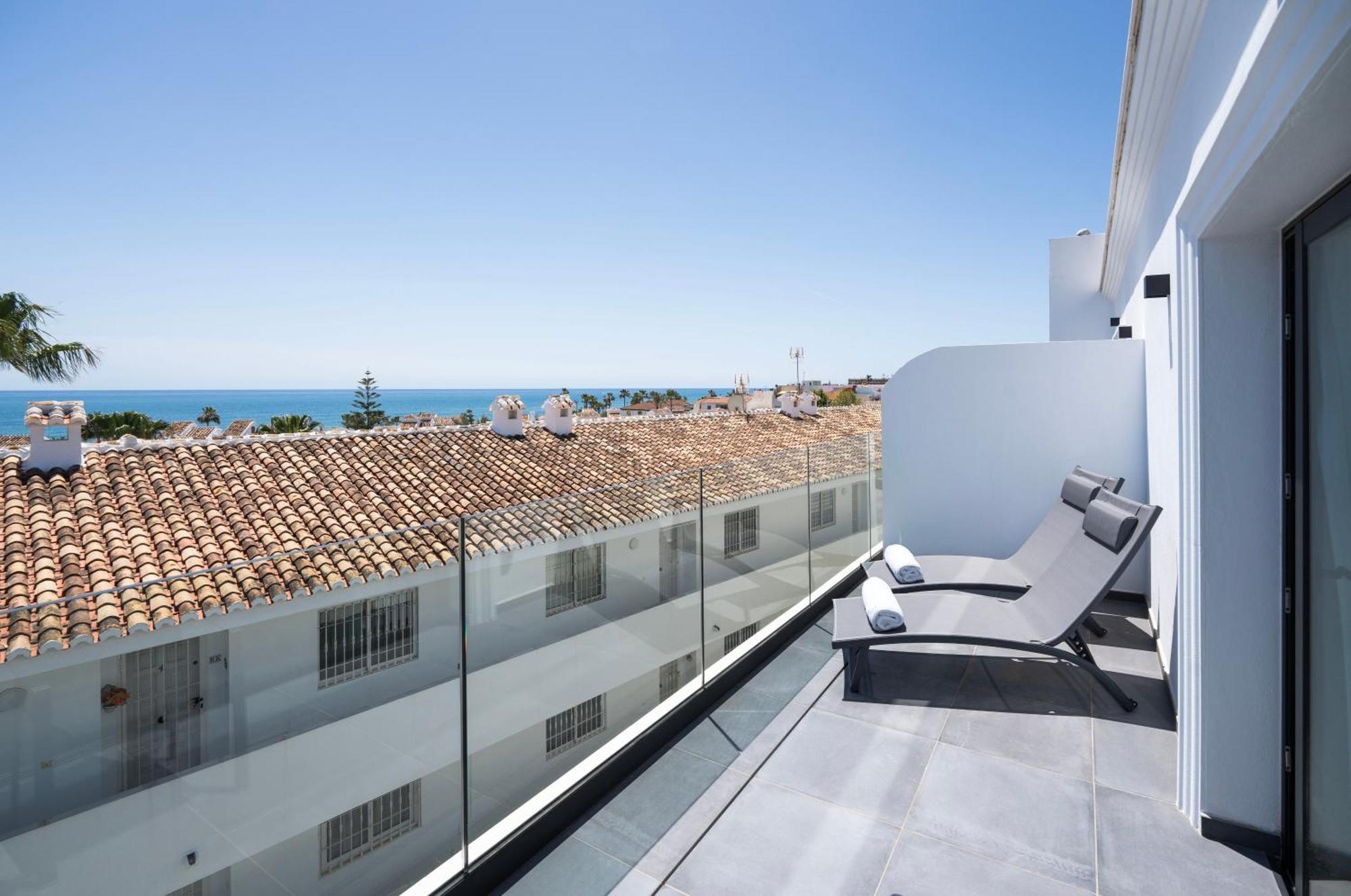 The Orange House Boutique Hotel And Upstairs Rooftop Bar Center Of La Cala De Mijas 100M From The Beach Kültér fotó
