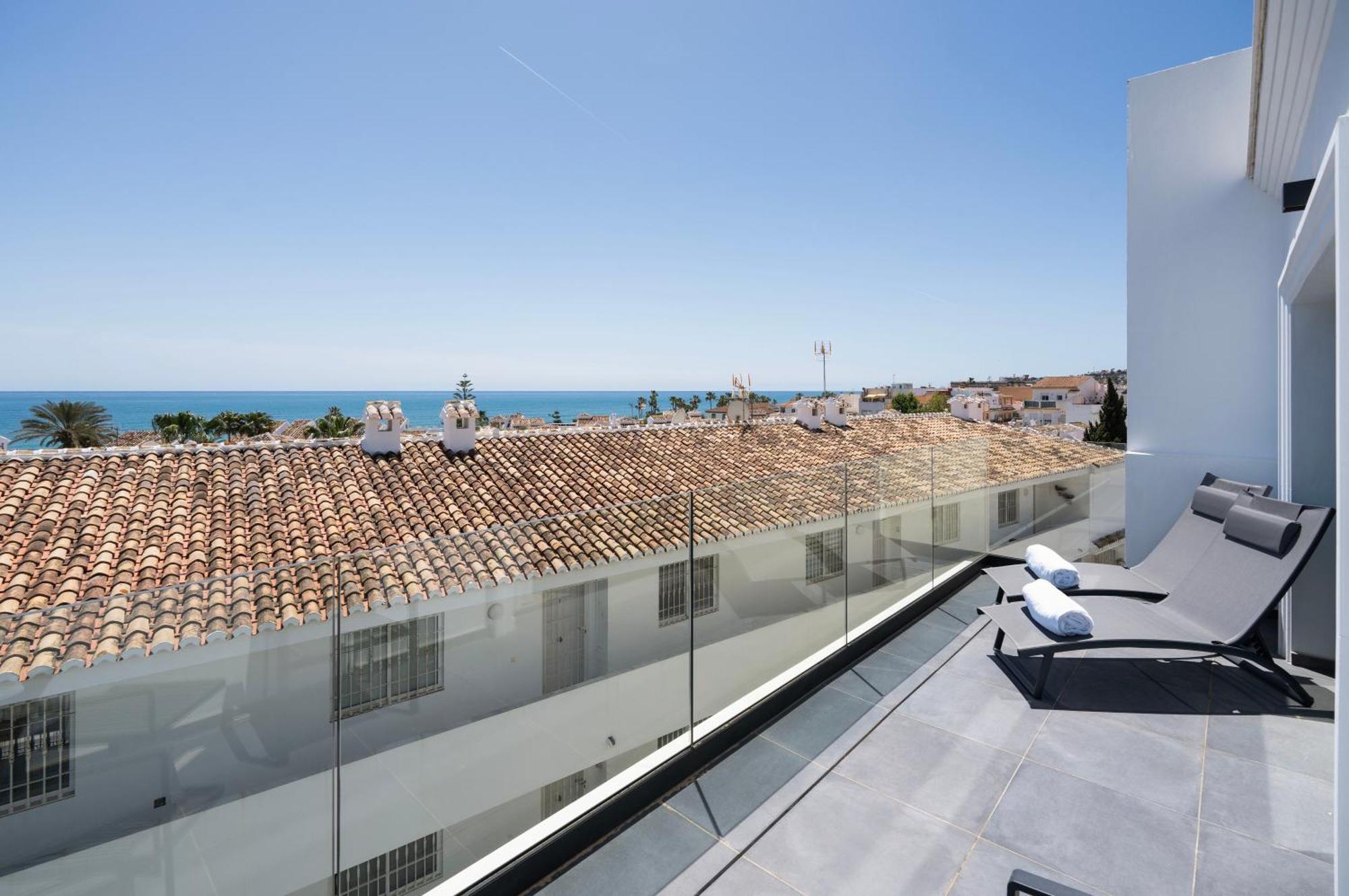 The Orange House Boutique Hotel And Upstairs Rooftop Bar Center Of La Cala De Mijas 100M From The Beach Kültér fotó