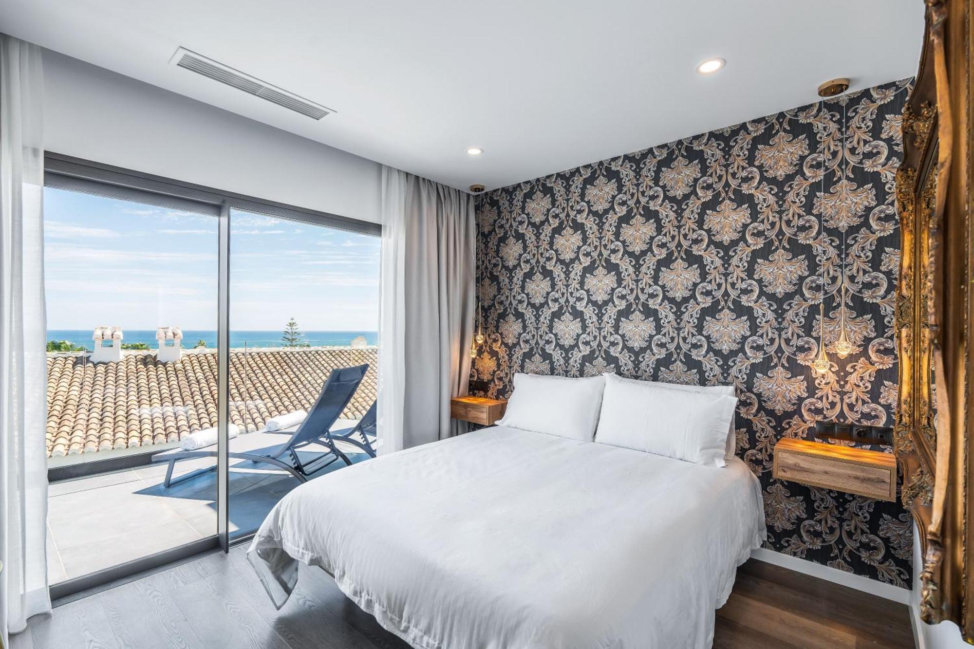 The Orange House Boutique Hotel And Upstairs Rooftop Bar Center Of La Cala De Mijas 100M From The Beach Kültér fotó
