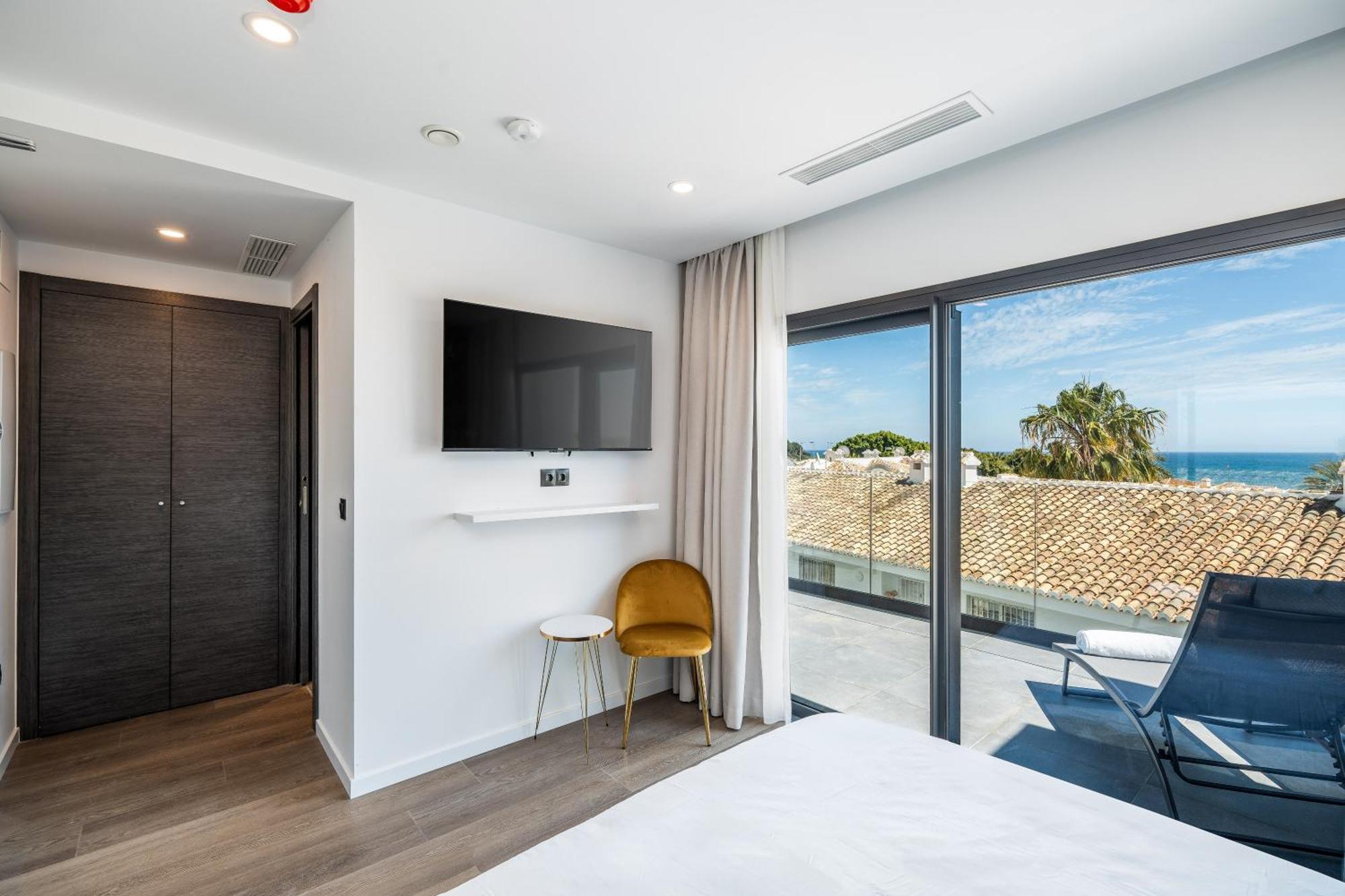 The Orange House Boutique Hotel And Upstairs Rooftop Bar Center Of La Cala De Mijas 100M From The Beach Kültér fotó
