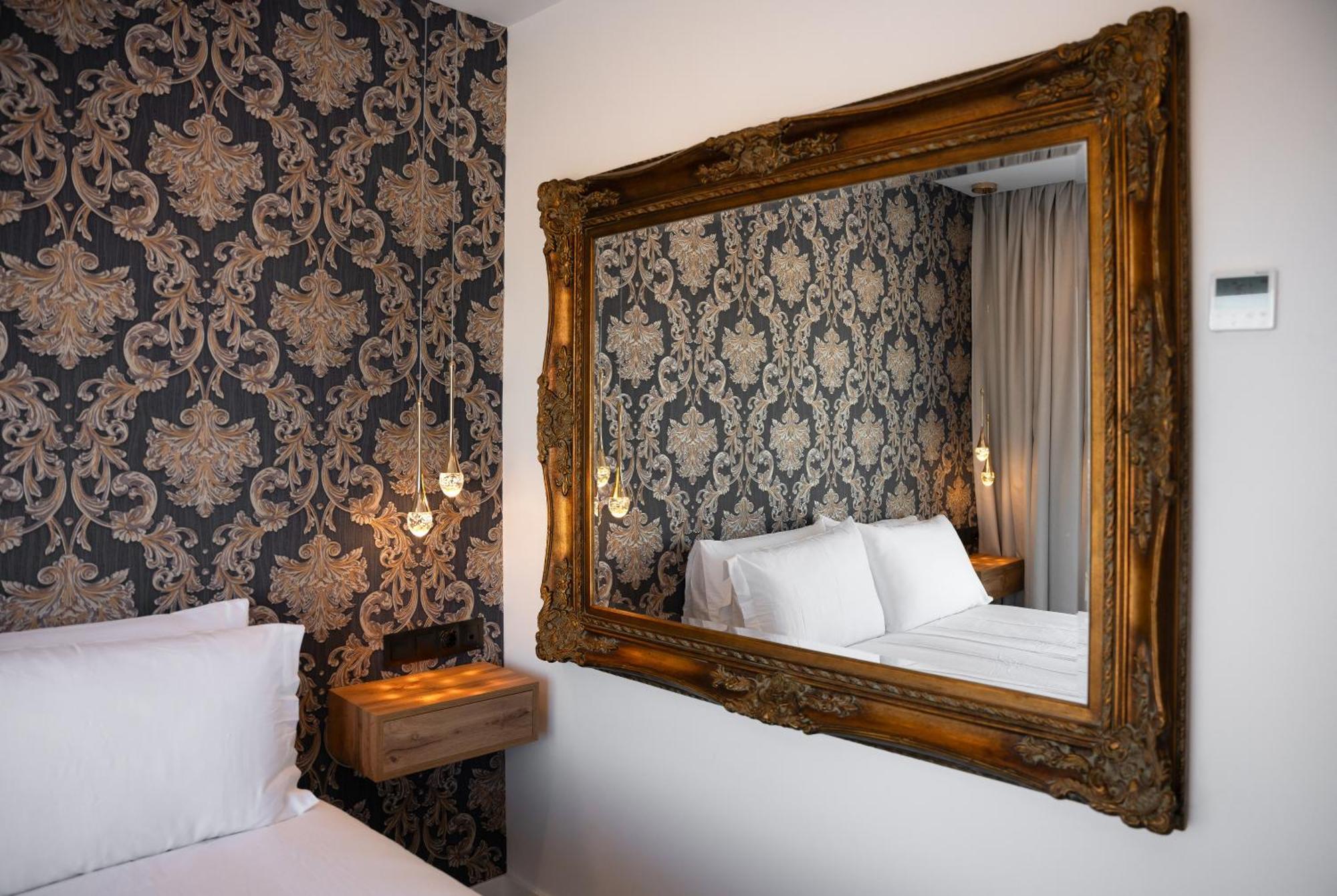 The Orange House Boutique Hotel And Upstairs Rooftop Bar Center Of La Cala De Mijas 100M From The Beach Kültér fotó