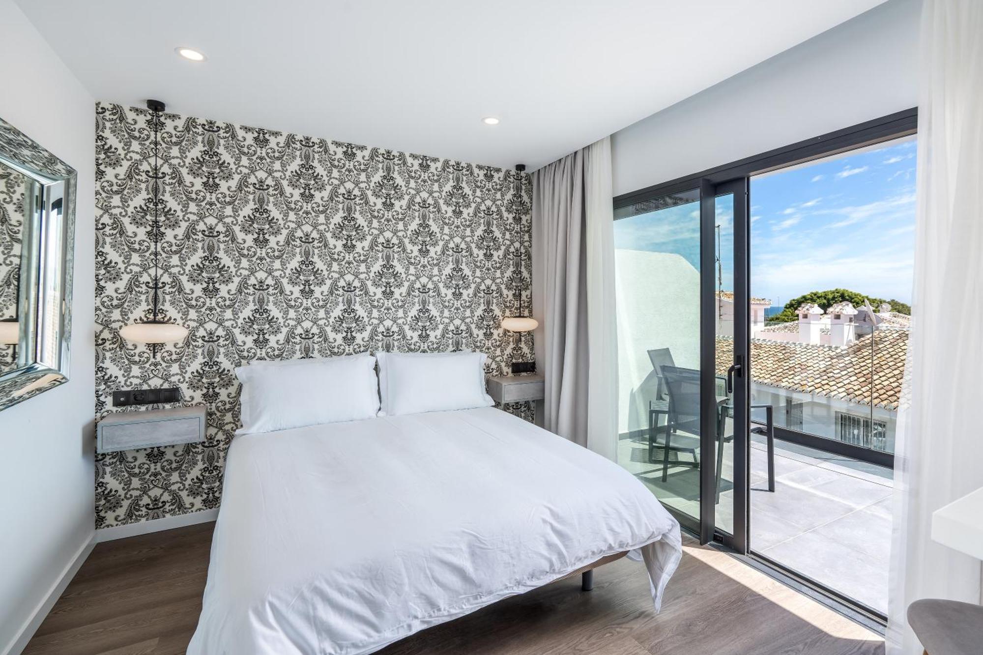 The Orange House Boutique Hotel And Upstairs Rooftop Bar Center Of La Cala De Mijas 100M From The Beach Kültér fotó